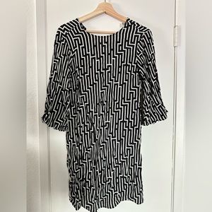 H&M line pattern short dress